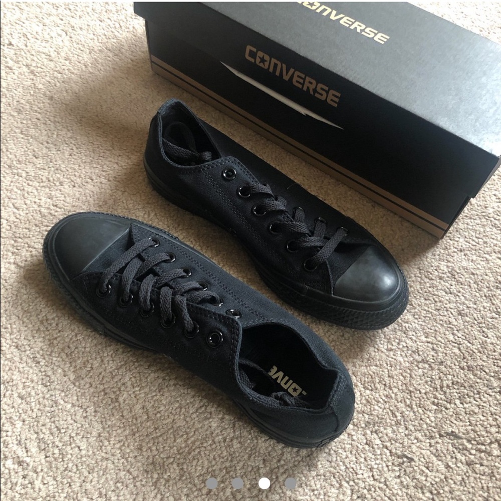 Black low top converse